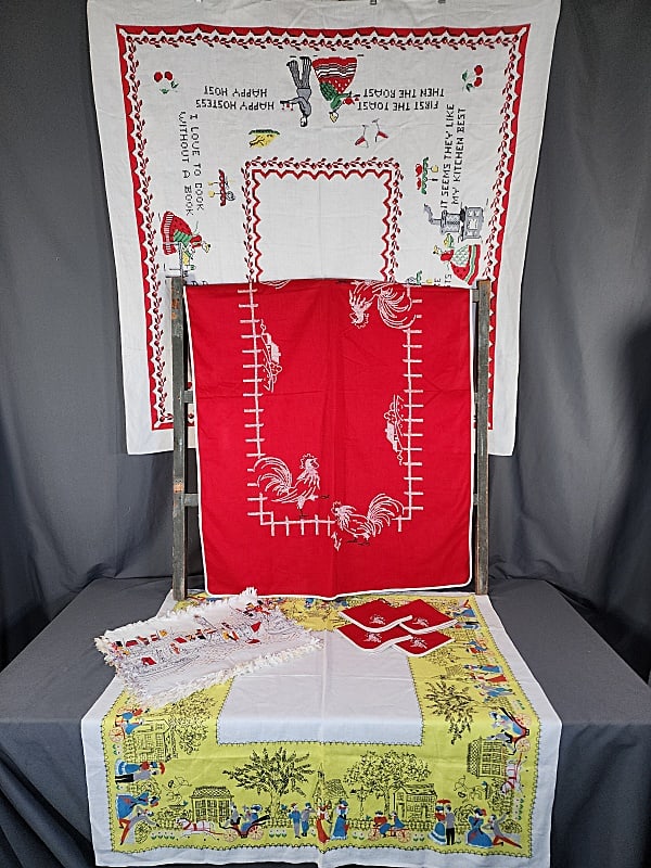 Group of Printed Table Linens and Roosters (1 of 20)