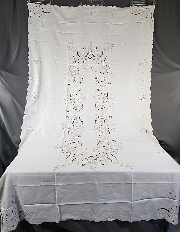 Vintage Embroidered Cutwork Tablecloth (1 of 13)