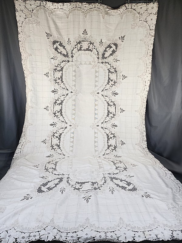 Vintage Ecru Linen Tablecloth - Cutwork Leaves (1 of 17)
