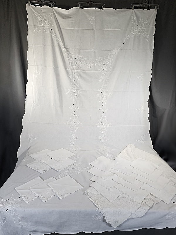 2 Vintage Cotton Tablecloths with Napkins (1 of 16)