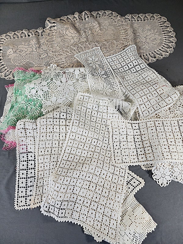 Large Group of Crocheted Runners, Doilies (1 of 15)