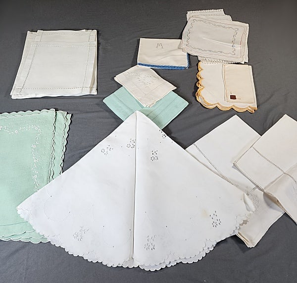 Group of Vintage Table Linens (1 of 19)