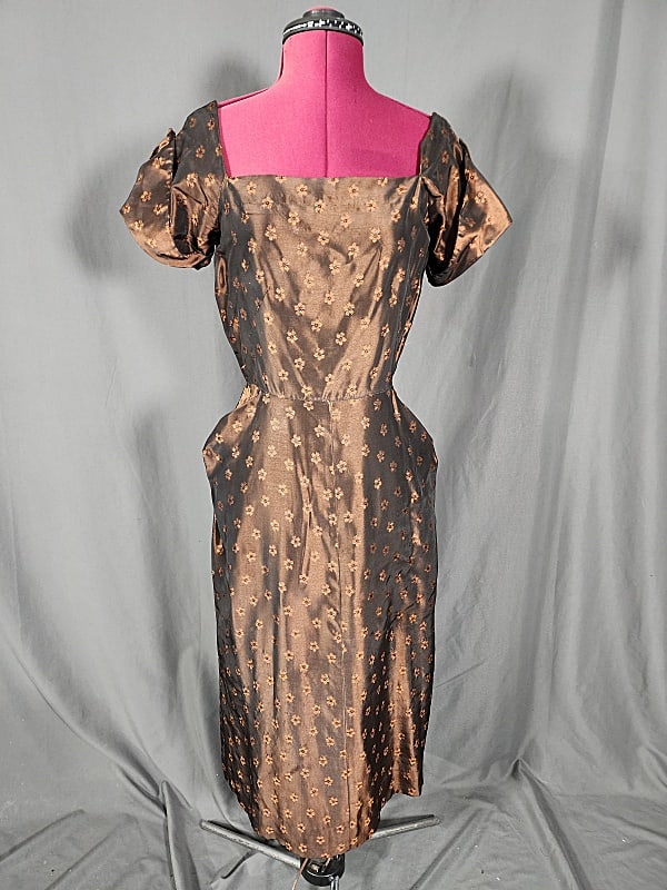 Vintage Ladies Dress c1950: Vintage Ladies Dress c1950. This wonderful vintage ladies dress features rust and chocolate brown flower print fabric, a metal zip closure at the back, a wide square neckline, and beautiful sleeve det