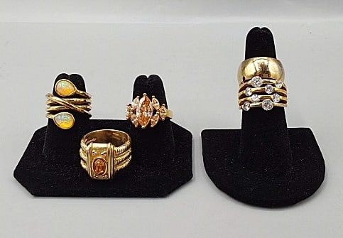5 Gold Tone Fashion Rings (1 of 17)