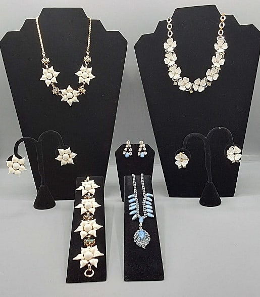 Group 3 of Vintage c1950 Necklace Sets (1 of 19)