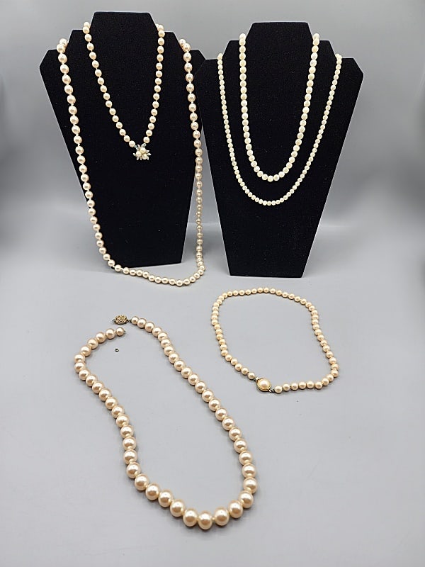 5 Faux Pearl Necklaces-Vintage c1960 and More (1 of 16)