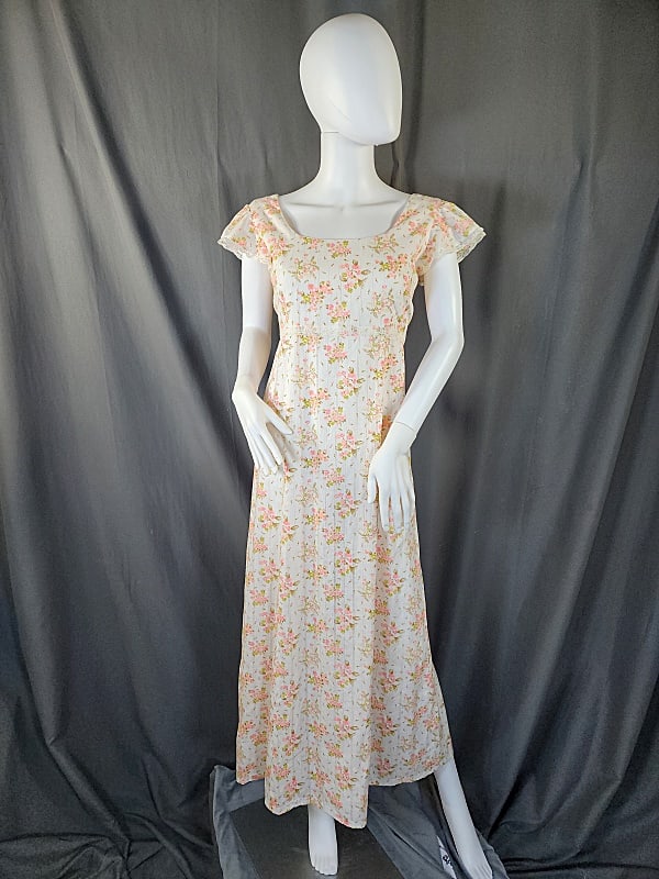 Vintage Gunne Sax Style Maxi Dress: Vintage c1980s cotton poly plisse ivory dress with pink flowers and green leaves. Lace adorns the empire waist and ruffled short sleeve. Bodice is lined in an ivory rayon. Metal zipper back closure. W