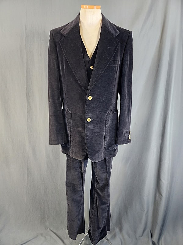 Vintage Mens Black Velvet 3 Piece Suit (1 of 15)