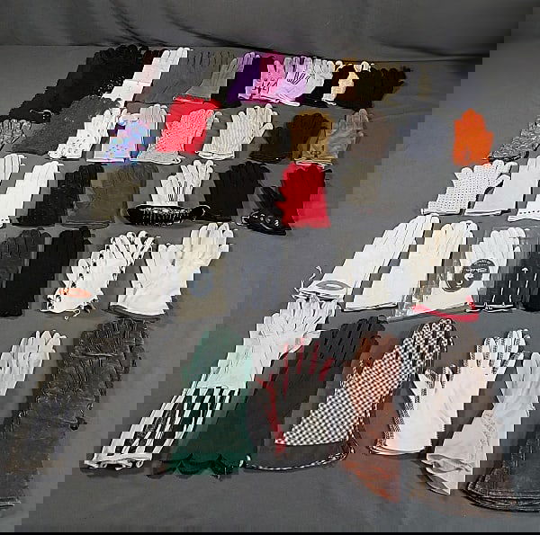 29 Pairs of Vintage Gloves and More c1930-1970 (1 of 20)