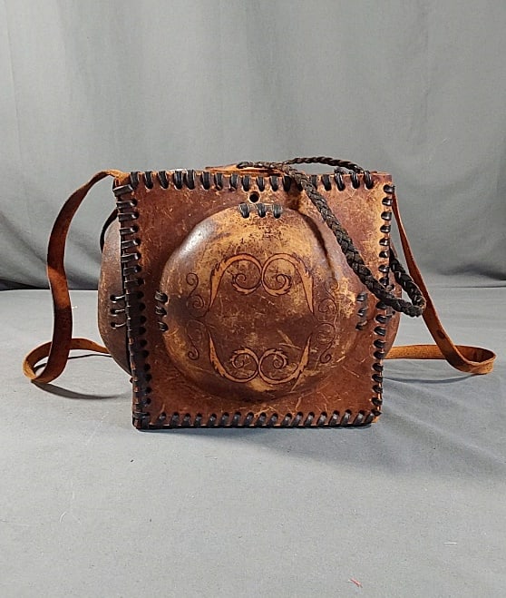 Vintage c1970 Leather Cube Purse: Vintage c1970 Leather Cube Purse. This vintage c1970 Mexican made hippie cube purse features thick shoe leather panels with domed applied insets with scroll work accents and black leather lacing throu