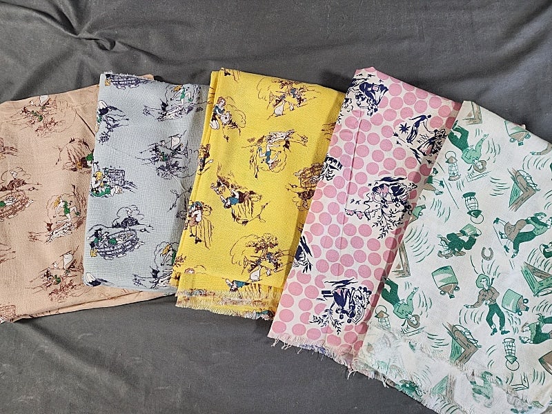 5 Vintage Figural Themed Feedsacks (1 of 18)