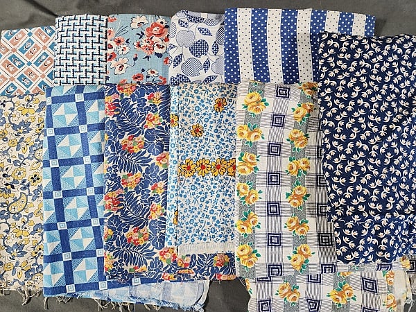 Group of 11 Vintage Printed Feedsacks- Florals and Patterns (1 of 20)