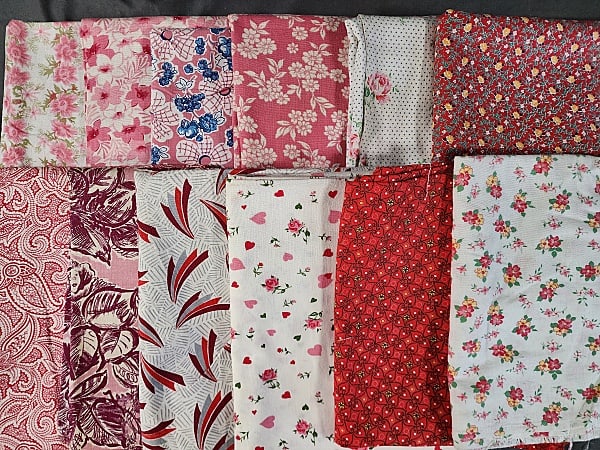 Group of 12 Vintage Printed Feedsacks-Florals and More (1 of 18)