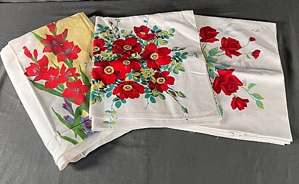 3 Vintage Printed Cotton Tablecloths - Florals (1 of 10)