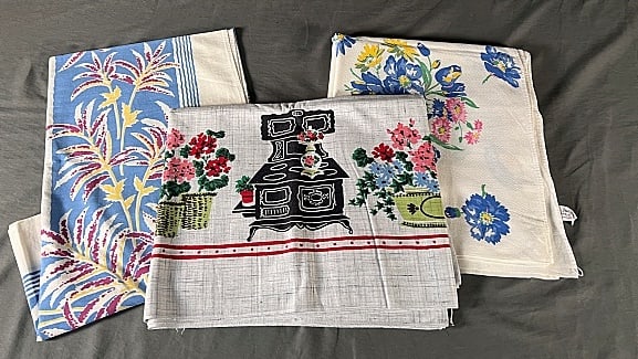 3 Vintage Cotton Printed Tablecloths - Florals (1 of 19)