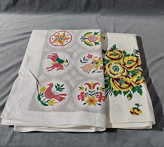 2 Vintage Printed Tablecloths-Hex Signs and Floral: 2 vintage printed tablecloths-Hex Signs and Floral. A white cotton with Pennsylvania Dutch Folk or Hex motifs in shades of green, rust, gold, grey, and navy, measures 52" x 46", good condition with th