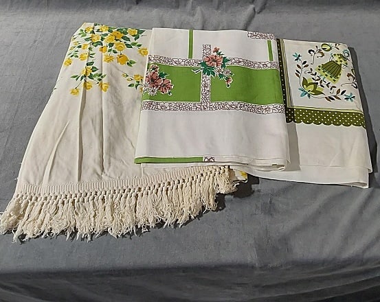 3 Vintage Printed Tablecloths-Folk and Floral (1 of 19)