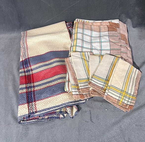 2 Vintage Striped Tablecloths + Napkins (1 of 11)