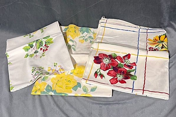 3 Vintage Printed Tablecloths - Floral (1 of 19)