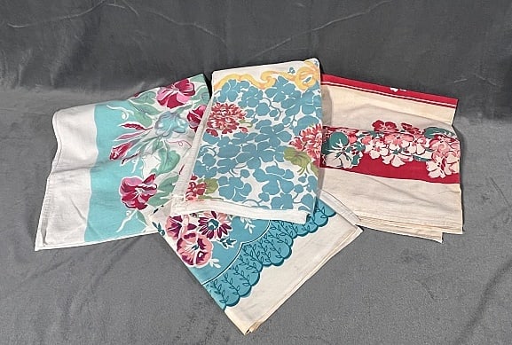 4 Vintage Linen Printed Tablecloths - Floral (1 of 20)