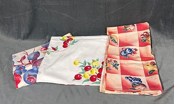 3 Vintage Printed Tablecloths - Fruit (1 of 19)
