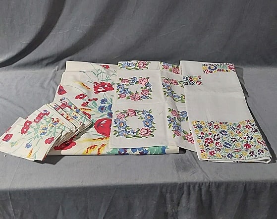 3 Vintage Printed Tablecloths and Napkins-Floral (1 of 18)