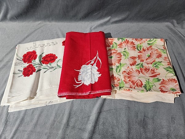 3 Vintage Printed Tablecloths - Carnations (1 of 14)