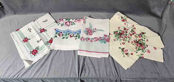 4 Vintage Printed Tablecloths - Roses (1 of 20)