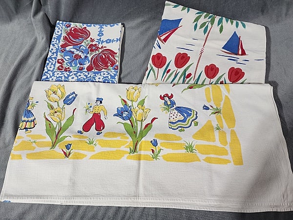 3 Vintage Printed Tablecloths - Tulips (1 of 11)
