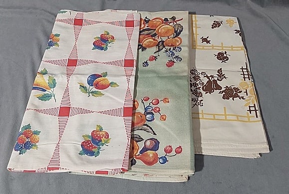 3 Vintage Printed Tablecloths - Pears (1 of 17)