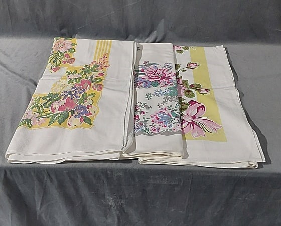 3 Printed Vintage Tablecloths - Pink Flowers (1 of 15)