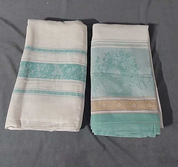 2 Vintage tablecloths - Damask (1 of 16)