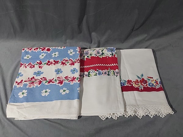 3 Vintage Printed Tablecloths - Red (1 of 19)