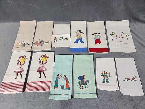 12 Vintage Souvenir Towels - Many Pairs (1 of 19)