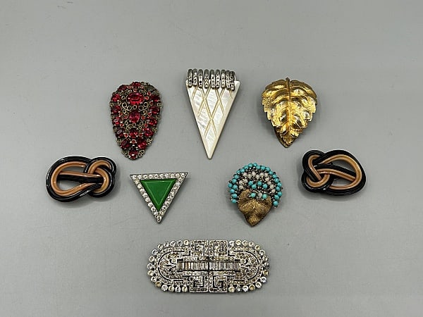 8 Vintage Dress Clips c1930-1940 (1 of 13)