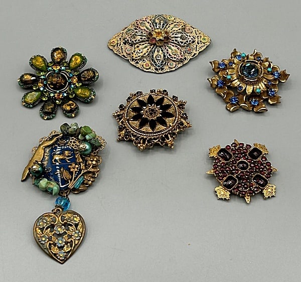 6 Brooches and More (1 of 13)