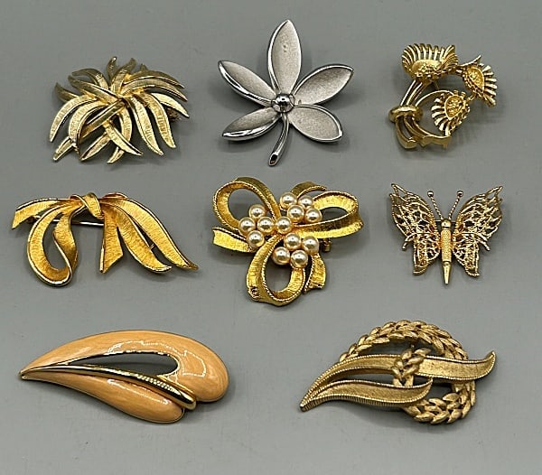 8 Brooches-Vintage and More: Group of 8 Brooches-Vintage and More. The group includes 1 vintage c1960 gold tone floral-like brooch by Lisa measuring 2 1/4'' wide by 2 1/4'' high and in good condition. 1 vintage c1980 gold tone le