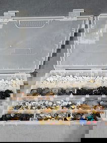 993 Vintage and Antique Buttons