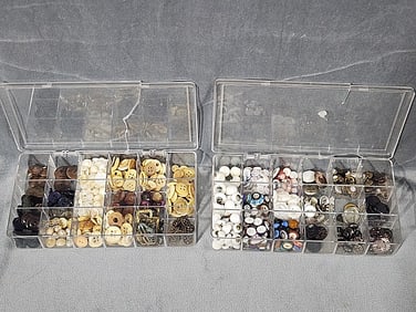 698 Vintage and Antique Buttons