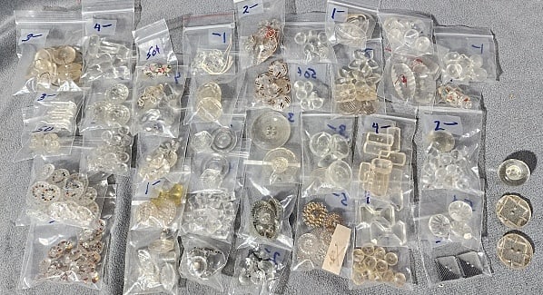 305 Vintage Art Deco Clear Glass Buttons (1 of 7)
