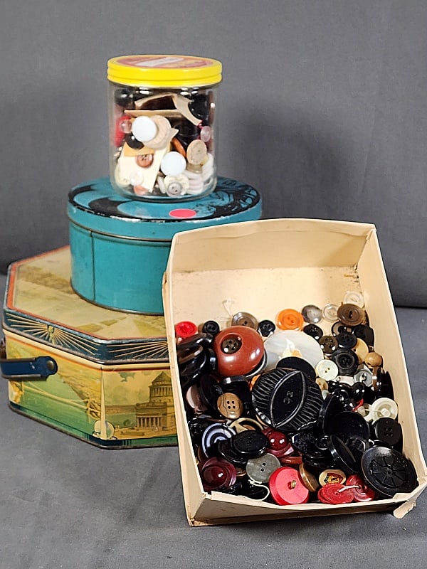 Large Group of Vintage and Antique Buttons and More (1 of 7)