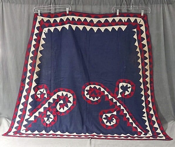 Antique Egyptian Applique Tablecloth: Antique Egyptian Applique Tablecloth. This vintage Egyptian Applique tablecloth features pointed scalloped appliqued cotton bands in maroon and white that form swirling patterns at 2 corners on a navy