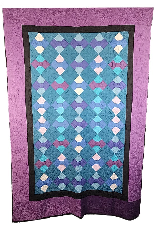 Vintage c1950 Amish Bow Tie Quilt (1 of 12)