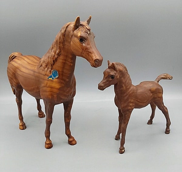 2 Breyer Woodgrain Family Arabian Mare & Foal #908 909 (1 of 19)