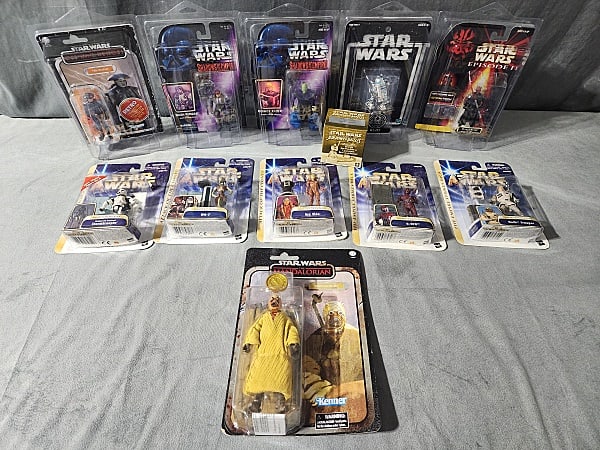 12 Star Wars Assorted Figures (1 of 16)