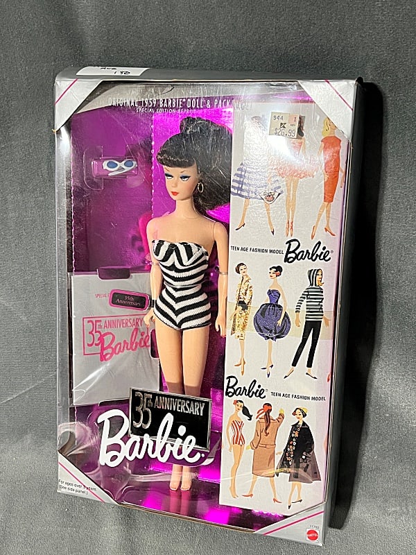 35th Anniversary Barbie 1959 Repro - Brunette Ponytail (1 of 6)