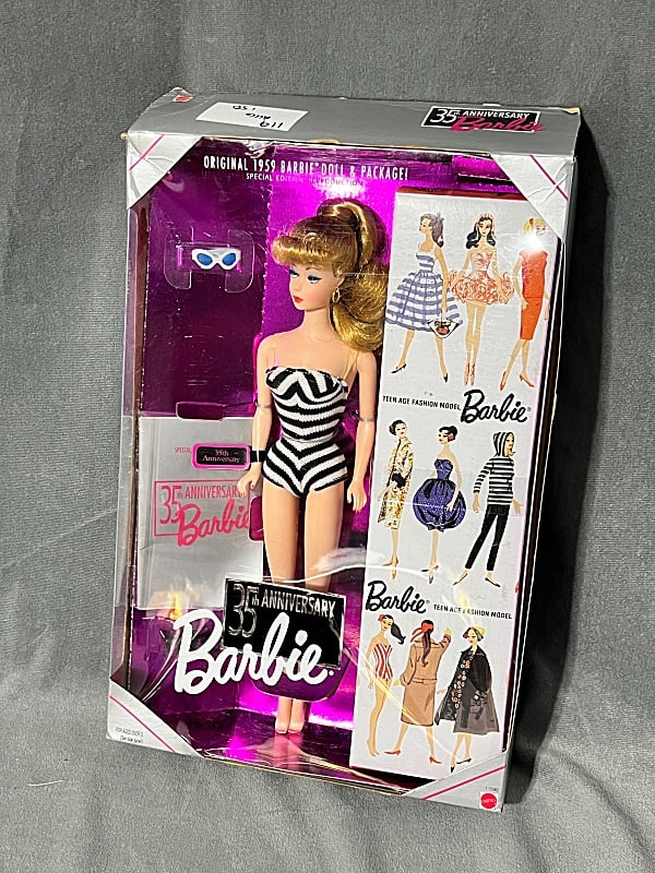 35th Anniversary Barbie 1959 Repro - Blonde Ponytail (1 of 7)