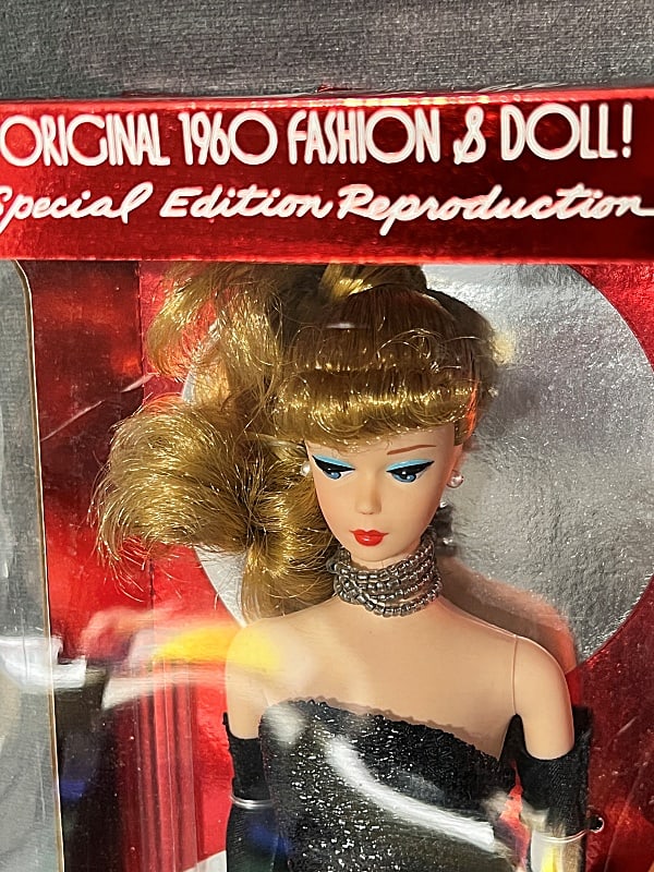 Solo in the Spotlight Barbie: Solo in the Spotlight Barbie, reproduction of the original 1960 Fashion and Doll, in original box, 1994. Box has minor scuffs and denting. Please ask any questions prior to bidding! In house Flat Rate