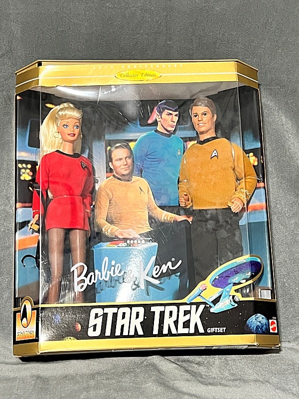 Star Trek Ken and Barbie Gift Set (1 of 8)