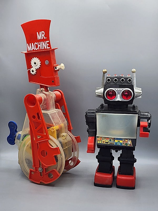 2 Vintage Toy Robots- Mr Machine, Saturn (1 of 10)